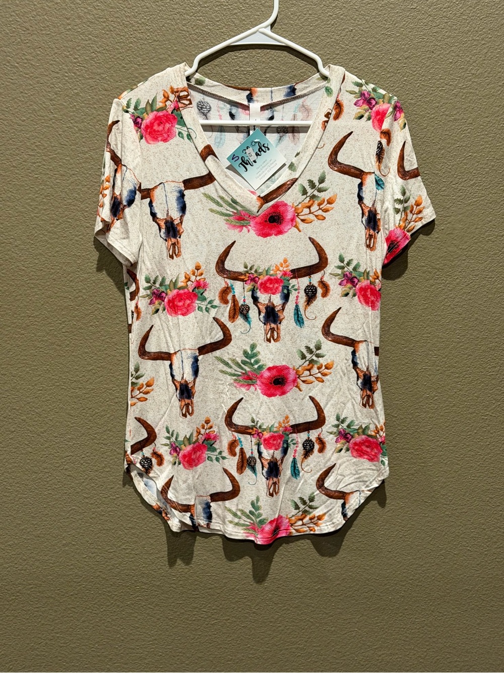 Floral Steer Skull V-Neck Tee - Cream with Pink Accents